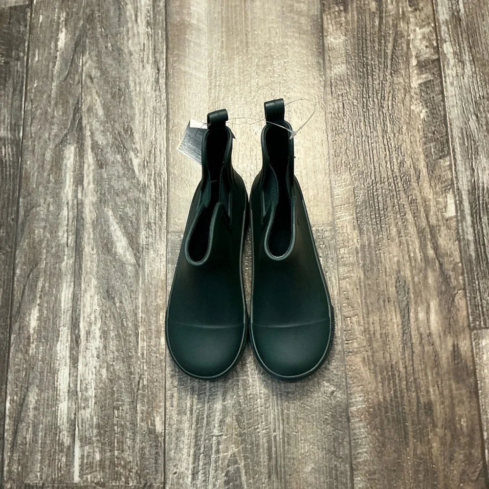 Kids Waterproof Chelsea Rain Boots in Dark Green Size 9/10